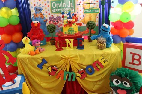 Elmo/Sesame Street 1st Birthday | CatchMyParty.com Sesame Street Cake Table, Sesame Street Birthday Party Ideas Boy, Elmo Birthday Party Boy, First Birthday Ideas, Sesame Street Cake, Cupcake Birthday Party, Elmo Birthday Party, Sesame Street Birthday Party, Elmo Party