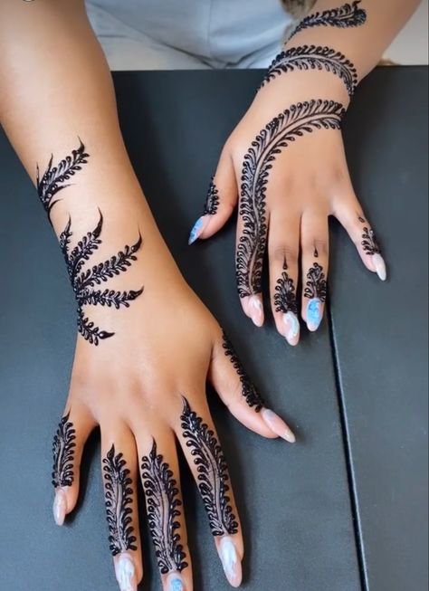 Henna Tattoos Simple, Tattoos Cute, Cute Henna Tattoos, Henna Style Tattoos, Tattoos Simple, Henna Nails, Henna Inspired Tattoos, Cute Henna, Henna Tattoo Hand