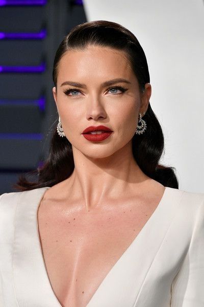 Hollywood Glamour Makeup, Old Hollywood Makeup, Halloween Women Makeup, Hollywood Glam Hair, Oscar Hairstyles, Adriana Lima Style, Glam Waves, Hollywood Makeup, Hollywood Waves