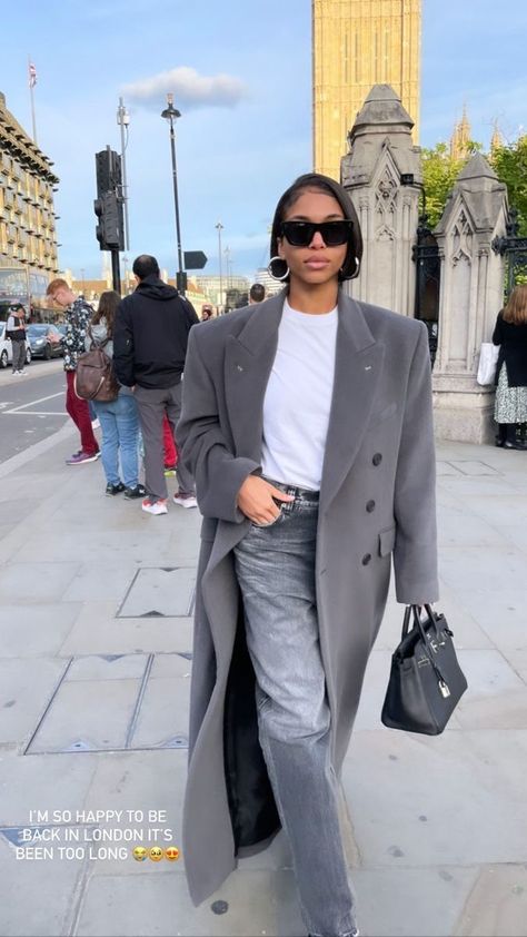 Estilo Chic, Grey Coat, Mode Inspo, Grey Jeans, Mode Inspiration, Winter Fashion Outfits, Outfits Casuales, Cute Casual Outfits, Classy Outfits