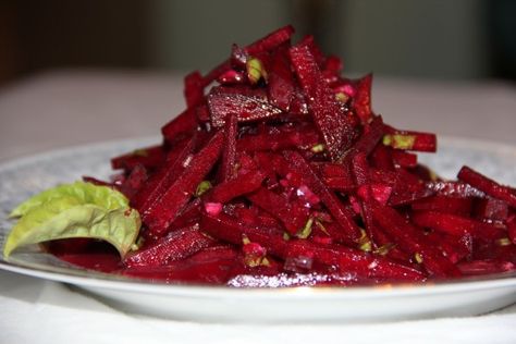 Zesty Raw Beet Salad Raw Beet Salad, Beats Recipe, Apricot Smoothie, Raw Beets, Raw Banana, Natural Recipes, Cold Pasta Salad, Raw Foods, Raw Food Diet