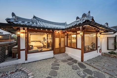 Korean House Exterior, Korean Homes, Korean House Design, Korean Houses, Hanok House, Korean Traditional House, Riverside Cafe, Traditional Korean House, Craft Cottage