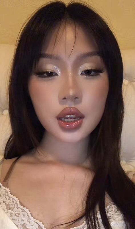 Makeup Looks For A Party, Asian Halloween Ideas, Makeup Inspo Asian, Club Makeup Looks, Modern Makeup Looks, Makeup For Homecoming, Spicy Makeup, Hoco Makeup Ideas, Party Makeup Ideas