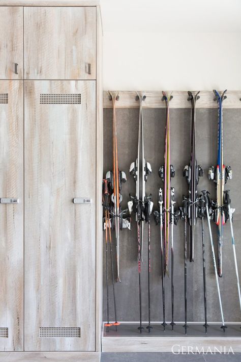 Ski Room Ideas, Chalet Mudroom, Ski Mudroom Ideas, Locker Room Ideas, Ski Cabin Interior, Ski Gear Storage, Ski Mudroom, Ski Locker Room, Ski Mud Room