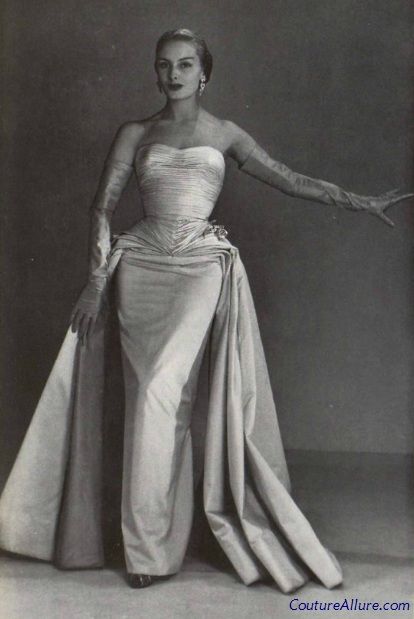 Couture Allure Vintage Fashion: Weekend Eye Candy: Jean Desses Evening Gown, 1952 Glamour Vintage, French Paris, Paris Chic, Design Moda, Fashion 1950s, Retro Mode, Vintage Gowns, فستان سهرة, Vintage Couture