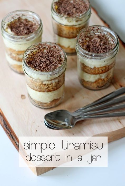 easy tiramisu in a jar (perfect for parties or weddings!) Mason Jar Desserts Recipes, Easy Tiramisu, Mason Jar Desserts, Coconut Dessert, Tiramisu Dessert, Cake In A Jar, Chips Ahoy, Dessert In A Jar, Brownie Desserts