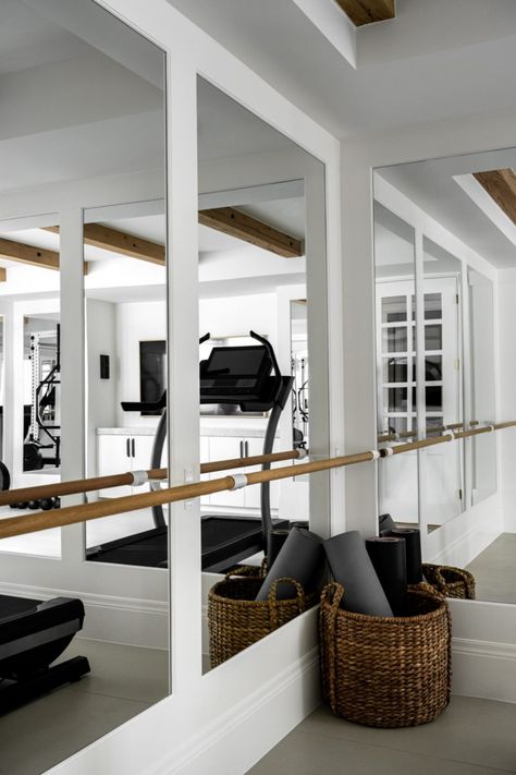 Trending Gym Home Designs ~ Make Gym For Your Home ~ Home Decoration Ideas Ballet Barres, Home Gym Basement, The Mcgee Home, Home Gym Inspiration, Dream Home Gym, Wellness Room, Mcgee Home, House Gym, Family Compound