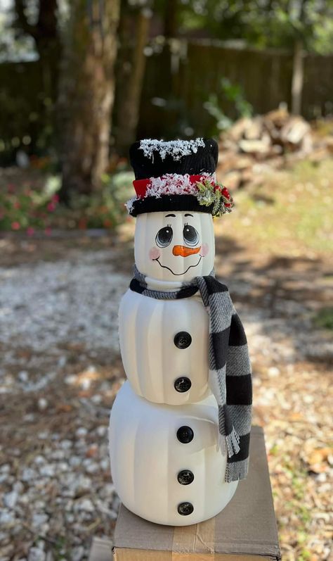 Plastic Pumpkin Snowman, Stackable Pumpkin Snowman, Stackable Pumpkins, Dollar Tree Crafts Diy, Pumpkin Snowmen, Girls Crafts, Dollar Tree Pumpkins, Jenga Blocks, Make A Snowman