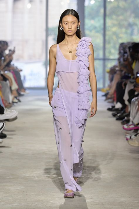 3.1 Phillip Lim Spring 2024 Ready-to-Wear Fashion Show | Vogue Purple Fashion Outfit, Sophia Roe, Ss 2024, Catwalk Collection, Color Trends Fashion, 2024 Fashion Trends, Pastel Fashion, Copenhagen Fashion Week, Nova York