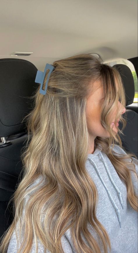 Light Brunette Hair, Rambut Brunette, Summer Blonde Hair, Summer Blonde, Bronde Hair, Brown Hair Inspo, Brunette Hair With Highlights, Dirty Blonde Hair, Honey Blonde Hair