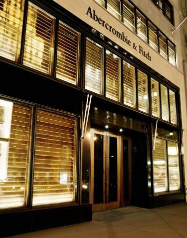 Abercrombie & Fitch Flagship Stores - New York London Los Angeles - Exterior night photo of storefront - Selldorf Architects Starbucks Store, Fashion Jobs, Retail Concepts, Dark Walls, Night Photos, Store Interior, Abercrombie And Fitch, Dance Studio, Facades