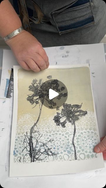 Clare Cosens Designs on Instagram: "During this week’s YouTube video, I will be sharing 3 techniques on how to create frame worthy botanical prints using the Gelli plate. 
Comment ‘BOTANICAL’ and I will send you a link to my video. I will also pop a link in my stories. 

#botanical #gelliprints #botanicalprint #printingwithplants #gelpress #gelprinting #tutorial #inspiredbynature #youtube #clarecosensdesigns" Gelli Painting, Gelli Printing Tutorials, Gelli Printing Techniques, Gelli Plate Techniques, Gel Plate, Gelli Plate Printing, Gelli Printing, Gelli Plate, Printed Plates