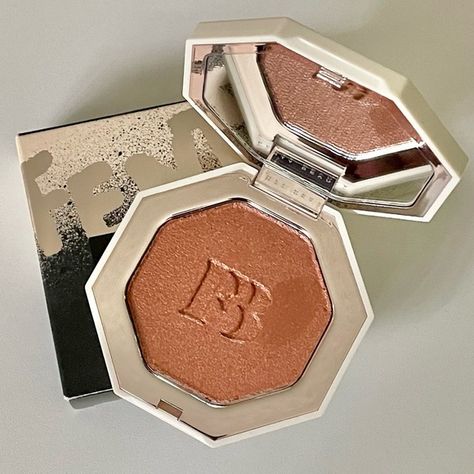 Fenty Beauty Killawatt Foil Highlighter Life Color, Bronzing Powder, Fenty Beauty, Highlighter, Skin Tones, Foil, Shades, Packaging, Range