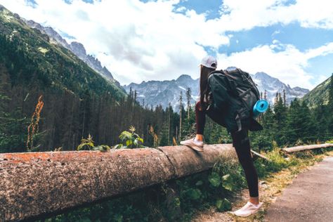 Hiking in leggings is actually disgusting Hiking Leggings Outfit, Hiking Outfit Leggings, Best Hiking Pants, Hiking Leggings, Camping Tricks, Vs Leggings, Best Hiking Boots, Hiking Photography, Hiking Dogs