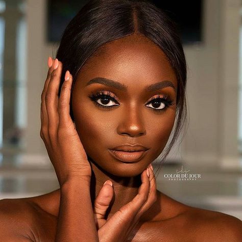 The nude look #BNBridalBeauty. Makeup @colordujour Belle @givehera_tiara #BellaNaijaWeddings www.bellanaija.com/weddings Wedding Day Lipstick, Black Bridal Makeup, Lipstick For Dark Skin, Day Makeup Looks, Black Bridal, Corporate Headshots, Bella Naija Weddings, Make Beauty, Nude Lipstick