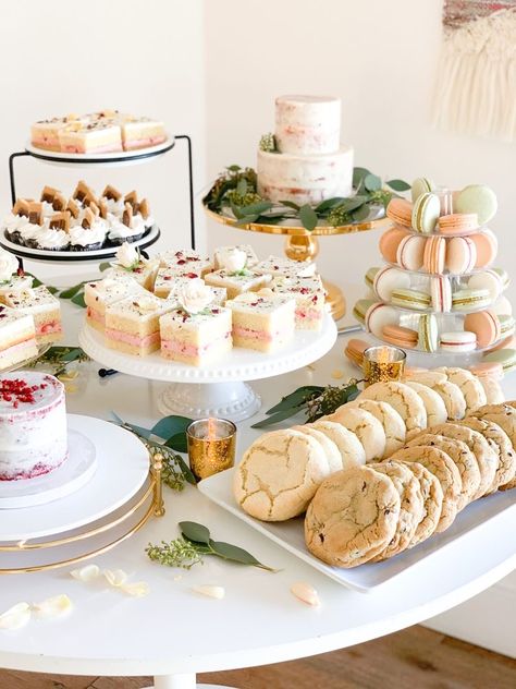 Dessert Table Wedding Elegant Gold, Dessert Table Mini Desserts, Peach Cobbler Wedding Dessert, Circle Dessert Table, Pastries Table Set Up, Dessert Centerpiece Ideas, Pastry Table Setup, Small Sweets Table, Dessert Table Centerpiece Ideas