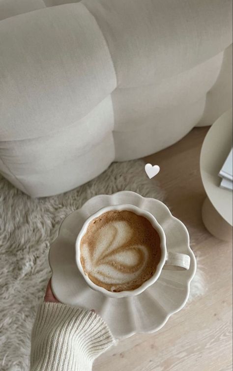 Vanilla Aesthetic Wallpaper, Arina Core, Vanilla Girl Outfits, Coffee Luxury, Faceless Aesthetic, Sunday Morning Coffee, Girl Uggs, The Faceless, Basic Girl