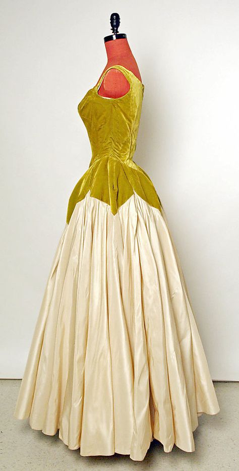 Charles James Petal Gown, Charles James, Costume Institute, Vestidos Vintage, 1950s Fashion, Historical Clothing, Mode Vintage, Historical Fashion, Mode Inspiration