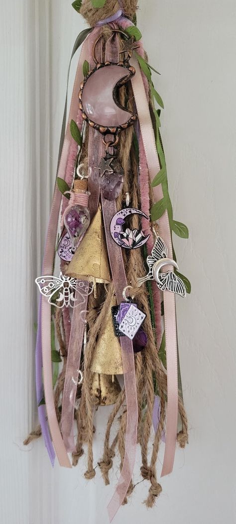 Alternative Craft Ideas, Witchy Crafts Diy Projects To Sell, Witchy Craft Ideas, Fae Offerings, Witch Decorations Diy, Witchy Crafts Diy, Crafts Witchy, Eco Friendly Decorations, Fae Witch