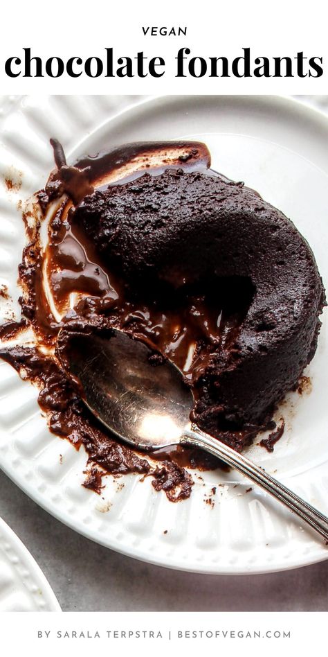 🍫 Get ready for the smoothest, creamiest vegan chocolate fondant you've ever tasted! Perfect for dessert, or a special treat for any occasion 😋 Get the full recipe now! Chocolate Fondant Cake, Vegetarian Sweets, Quick Easy Vegan, Fondant Recipe, Plant Based Desserts, Chocolate Oats, Chocolate Heaven, Chocolate Fondant, Baking Sweets