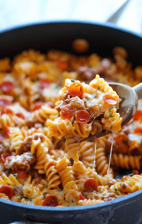 One Pot Pizza Pasta Bake - Damn Delicious Italian Crockpot Recipes, Make Ahead Casseroles, Pizza Pasta Bake, Pizza Casserole, Baked Pasta Recipes, Pizza Margherita, Pasta Pot, One Pot Pasta, Pizza Hut