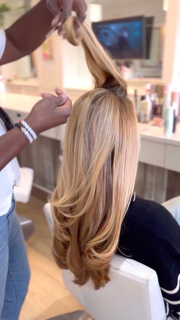 Salon Blowout Hair, Blowout Straight Hair, Roundbrush Blowout Hairstyles, Blowout Wedding Hair, Classic Blow Dry, Blowout With Round Brush, Blow Hairstyles Perfect Blowout, Classic Blowout, Straight Blowout