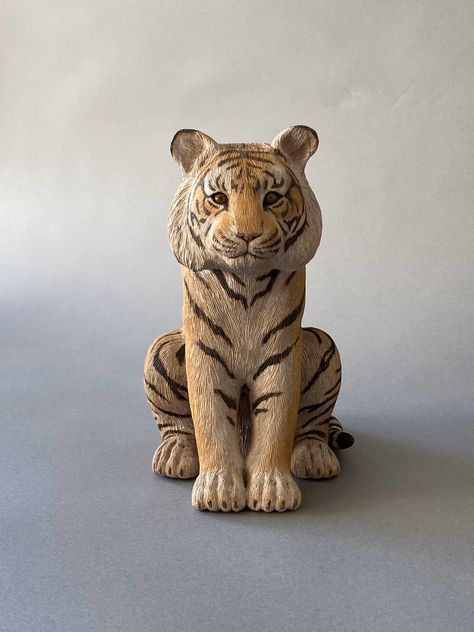 Clay Tiger Sculpture, Tiger Wood Carving, Clay Tiger, Tiger Sculpture, Tiger Statue, Carved Wooden Animals, Buddhist Art Drawing, Ceramic Sculpture Figurative, Wood Carving For Beginners