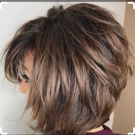 Light Brown Bob, Short Layered Hair, Brown Bob, Stacked Haircuts, Medium Bob Haircut, Stacked Bob Haircut, Wavy Bob Hairstyles, Medium Bob Hairstyles, Chin Length Hair