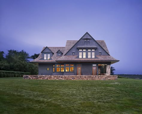 Jamestown - Shope Reno Wharton Hillside Architecture, Rhode Island House, Shope Reno Wharton, Hamptons Houses, Lake Cottages, Shingle Style Architecture, Michigan Cottage, Glass Porch, Farmhouse Exteriors