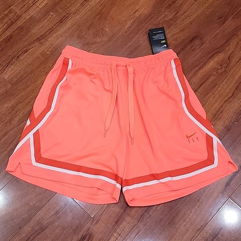 Nike Fly Shorts, Nike Fly Basketball Shorts, Nike Basketball Shorts Women, Basketball Outfits For Practice, Basketball Clothes Outfits, Basketball Shorts Outfit Women Style, Girls Basketball Shorts, Basketball Shorts Women Outfit, Basketball Aesthetics