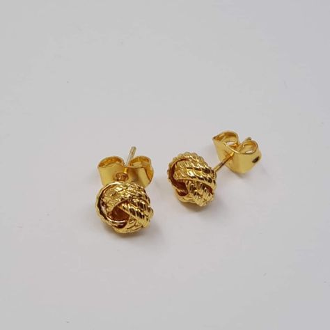 Gold Earrings Studs Simple Unique, Gold Tops Earrings Indian, Gold Earrings Studs Simple, Gold Earing, Small Earrings Gold, Temple Jewellery Earrings, Jewelry Necklace Simple, Diy Earrings Easy, Gold Tops