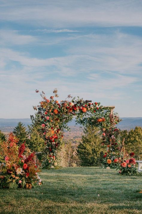 Did someone say "quintessential fall wedding"? This autumnal floral weddin ceremony set-up is giving us all of the fall feels. Brought to life by wedding planner- ASE, wedding florist- Mimosa Floral Design Studio and wedding photographer- READYLUCK. Fall Lake Wedding, Outside Wedding Ceremonies, Fall Mountain Wedding, Fall Ceremony, Fall Wedding Ceremony, Field Wedding, Outdoor Fall Wedding, Wedding Themes Fall, Floral Design Studio