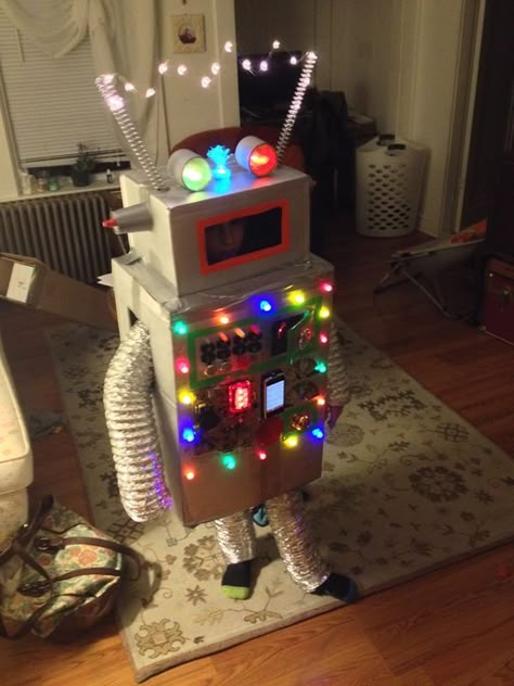 Robot Costume Diy, Filament Lights, Robot Halloween Costume, Robot Costume, Make Your Own Costume, Robot Costumes, Robot Party, Diy Costumes Kids, Diy Robot