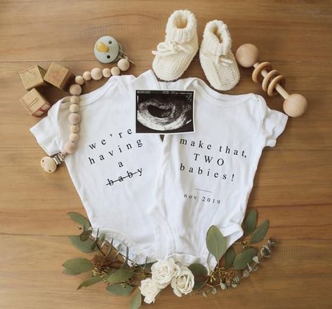 Twin Baby Announcements, Vom Avea Un Copil, Twin Birth Announcements, Pregnancy Announcement To Parents, Twins Announcement, Pregnancy Announcement Family, Pregnant With Boy, Twin Pregnancy Announcement, Dog Pregnancy Announcement