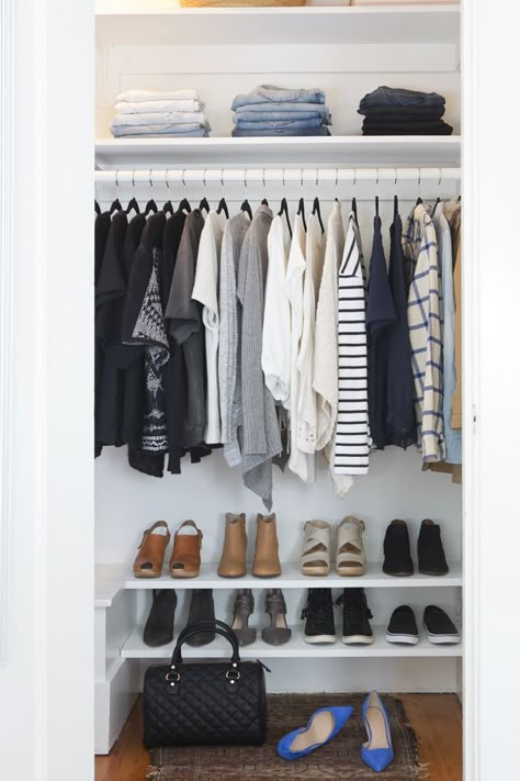 Why You Should Know About The French 5-Piece Wardrobe - Shira Gill Home Scandinavian Closet, Minimalist Closet Organization, Dressing Ikea, Organiser Son Dressing, Minimalist Dekor, Organized Closet, French Wardrobe, Minimalist Closet, Minimal Wardrobe