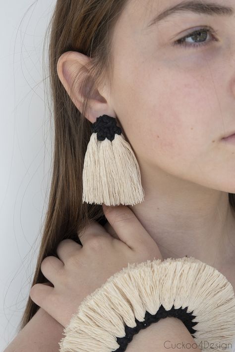 how to make fringe earrings on studs instead of hoops | handmade earrings | white tassel earrings | bohemian earrings | knot earrings | macrame fringe earrings | DIY macrame earrings | black and white macrame fringe earrings | boho earrings | boho macrame jewelry | trendy macrame jewelry | DIY knotted earrings #macramejewelry #macrame #DIYjewelry #earrings # Diy Knot Earrings, Macrame Jewelry Diy, Crochet Earrings Diy, Trendy Macrame, Black And White Macrame, Make Fringe, Knotted Earrings, Fringe Earrings Diy, Macrame Square Knot