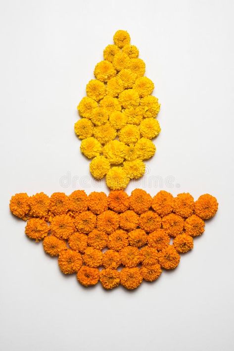 Flower rangoli for Diwali or pongal or onam made using marigold or zendu flowers , #SPONSORED, #marigold, #onam, #flowers, #zendu, #rangoli #ad Rangoli By Flowers Petals, Easy Diwali Rangoli With Flowers, Yellow And Orange Flower Rangoli, Rangoli Designs Flower Petals, Flower Rangoli With Diya, Rangoli With Flowers Petals Easy, Diwali Flower Decor, Flower Diwali Rangoli, Rangoli From Flower Petals