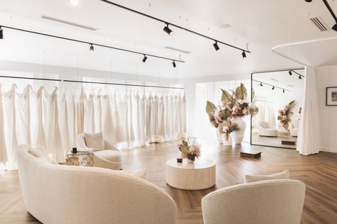 Gown Boutique Interior, Bridal Store Dressing Room, Boutique Ceiling Design, Bridal Interior Design, Wedding Boutique Interior Design, Gown Shop Interior Design, Luxury Bridal Boutique Interior, Bridal Shop Design, Wedding Store Interior Design