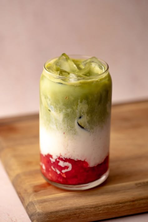 Iced Strawberry Matcha Latte, Things To Buy At Costco, Strawberry Matcha Latte, What Is Matcha, Sweet Matcha, Layered Drinks, Strawberry Matcha, Matcha Milk, Strawberry Compote