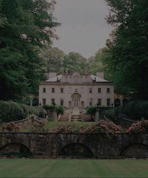 House Like Castle, French Cheatu, Old Rich House, Old Money Estate, Manor House Aesthetic, Old Money Homes, Chateau Aesthetic, French Manor House, Swan House Atlanta