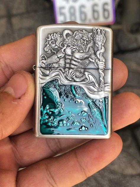 Funky Lighters, Zippo Lighter Tricks, Lighter Design, Small Lights, Engraved Lighter, Custom Lighters, Light Em Up, Cool Lighters, Lighter Case