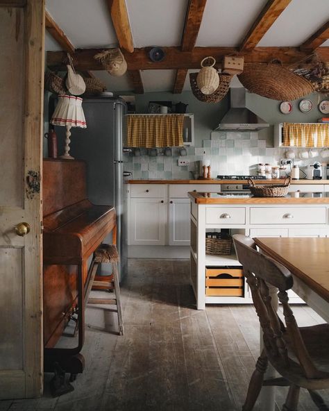 A post dedicated purely to the lovliness of this country kitchen @springcottagecotswolds 🧺 🌼 (ad/ invited stay) #cotswolds #englishcountryside #airbnb #cottagecore Welsh Farmhouse Interiors, Welsh Cottage, Yellow Kitchen, Holiday House, Farmhouse Interior, Air B And B, House Goals, English Countryside, Country Kitchen