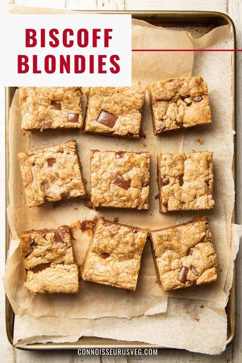 Know what's better than blondies? BISCOFF blondies! Sweet, cinnamony cookie butter and dark chocolate chunks come together to create these decadent vegan cookie bars! Vegan Cookie Bars, Biscoff Blondies, Accidentally Vegan Foods, Vegan Pies Recipes, Vegan Dessert Bars, Vegan Xmas, Vegan Chocolate Recipes, Vegan White Chocolate, Vegan Cookie