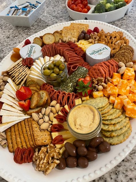 Large mixed cracker and cheese board Picnic Vibes, Speed Foods, Charcuterie Recipes, Charcuterie Board, Crackers, Cheese Board, Dairy, Cooking Recipes, Cheese