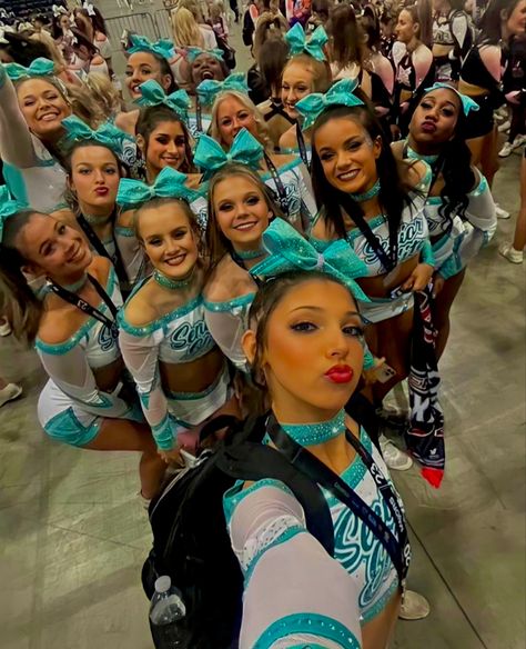 Cheer Preppy, Senior Elite Cheer, Aesthetic Cheer, Abc Party Costumes, Senior Elite, High School Dream, Cheer Flyer, All Star Cheerleading, Cheer Hacks