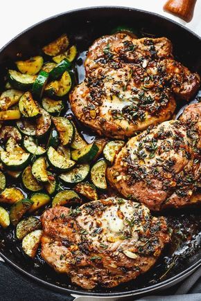 Herb Pork Chops, Butter Herb, Juicy Pork Chops, Easy Pork, Pork Chop, Garlic Herb, Pork Chop Recipes, Idee Pasto Sano, Pork Dishes