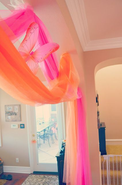 Tulle Streamers, Recruitment Decorations, Pink Graduation Party, Orange Weddings, Xv Ideas, Birthday Extravaganza, Pink Baby Shower Decorations, Tulle Pink, Orange Theme