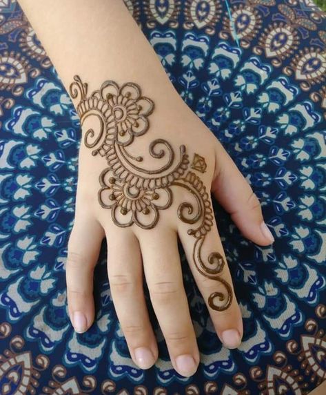 50 Professional Mehndi Design (Henna Design) - October 2020 2023 Mehandhi Back Hand Design Simple, Eid Henna Designs For Kids, Henna Designs Hand Eid, Simple Pretty Mehndi Designs, Simple Beginner Mehndi Designs, Henna Designs For Eid Simple, Beginners Mehndi Design, Paisley Henna Designs, Super Simple Mehndi Designs