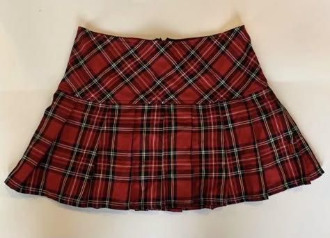 Red And Black Plaid Skirt, Red Skirt Aesthetic, Edgy Outfits, 2000s Fashion, Dream Clothes, Fashion Killa, Red Plaid, Passion For Fashion, Aesthetic Clothes