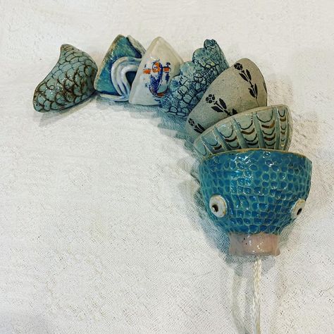 Ceramics Ideas Hand Built, Pottery Fish, Ceramic Jellyfish, Jellyfish Pottery, Fish Pottery, Ceramics Ideas Pottery Inspiration, Pottery Sea Creatures, Ceramic Fish Sculpture, Handbuilt Pottery